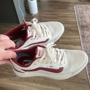 Vans ultra range Exo White and Burgundy Sneakers